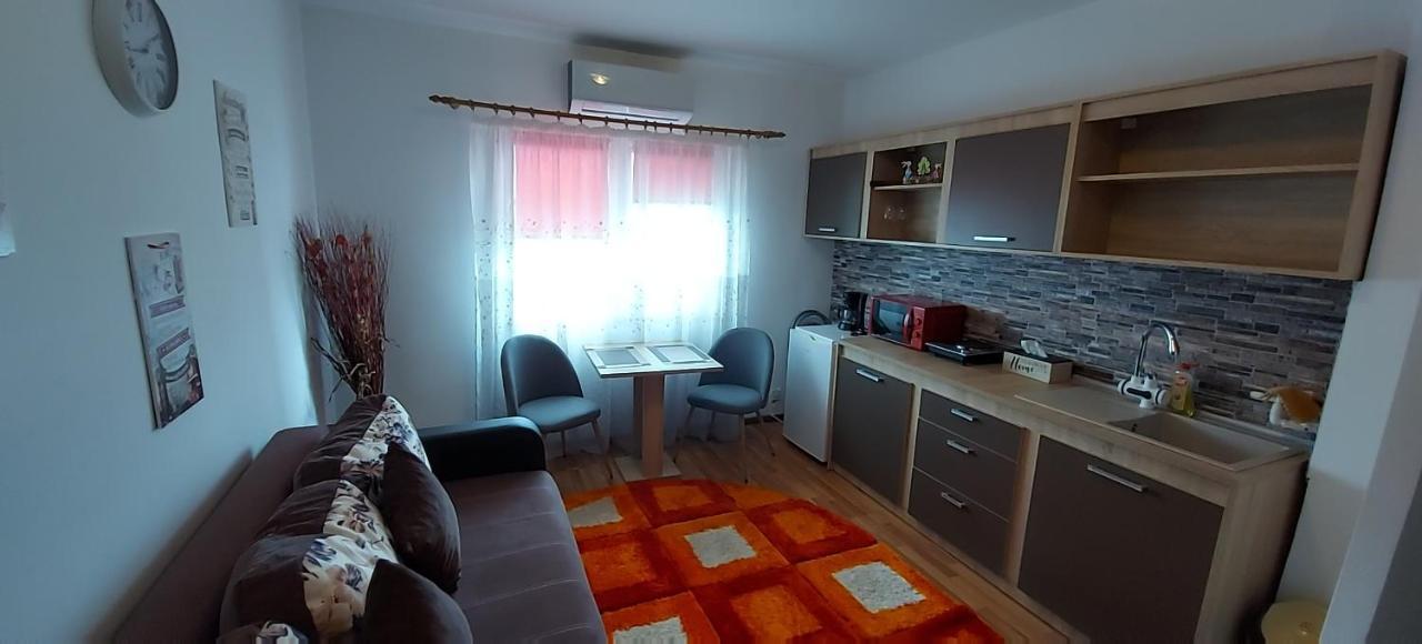 The View Apartment Orsova Exterior photo